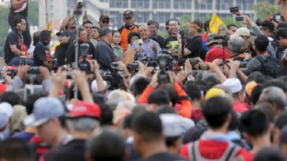 TUN_MAHATHIR___BANTAH_GST_2016.transformed