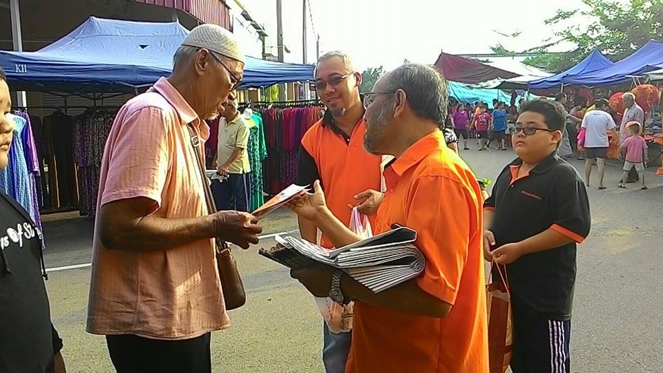 Mengedar Risalah Kempen